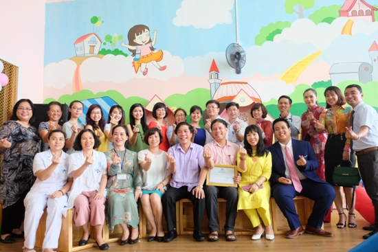 Tặng thư viện và khu vui chơi 'Những nốt nhạc vui' cho bệnh nhi ảnh 1